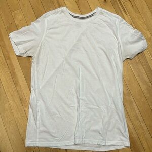 Men’s medium tshirt